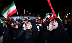 Người dân Iran đổ ra đường mừng lệnh ngừng bắn hai tuần 