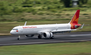 Tăng trần giá vé máy bay nội địa: Bộ Xây dựng đang cân nhắc