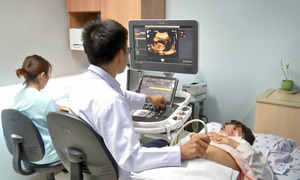 Đi khám u ngực gặp bác sĩ nam, cô gái bị người yêu bỏ vì 'để người lạ chạm vào'