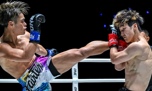 Đối thủ sao chép đòn đánh, võ sĩ Trung Quốc bất ngờ ngã gục