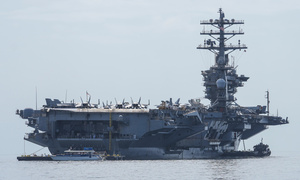 WSJ: Tàu chiến Mỹ lần đầu vượt eo biển Hormuz kể từ khi chiến sự bùng phát