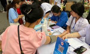 Người phụ nữ 'gầy như que củi' vẫn mắc bệnh gan nhiễm mỡ