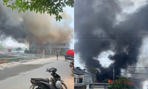 Cháy lớn tại công ty chế biến gỗ, khói đen bốc cao ngùn ngụt