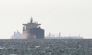 Iran nói Mỹ đưa ra đòi hỏi quá đáng, 3 tàu chở dầu cỡ lớn đi qua eo Hormuz