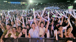 Choáng ngợp cảnh tượng hơn 50.000 người dự hòa nhạc 'Thanh âm kỷ nguyên mới'