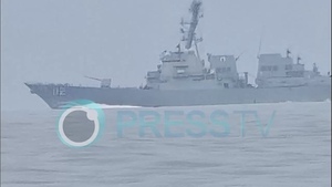 Báo Iran tung video 'tàu Mỹ qua eo biển Hormuz thất bại, suýt bị phá huỷ'