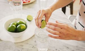 Nước chanh không phải 'thần dược', nhưng đây là 10 lý do bạn nên uống vào mùa hè