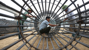 Phú Thọ: Tập trung máy móc sửa chữa trụ cầu Sông Lô sau sự cố trơ lõi thép