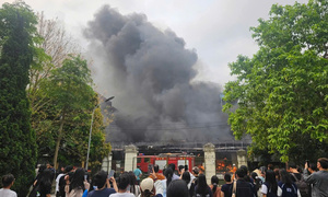 Cháy lớn thiêu rụi 7 ki-ốt ở Bắc Ninh