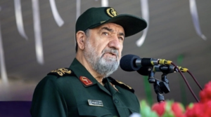 Iran dọa đánh chìm tàu Mỹ ở eo biển Hormuz