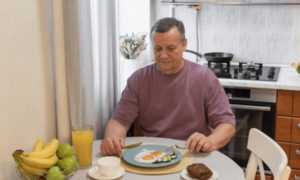 Người cao tuổi ăn trứng vào buổi sáng: 4 cải thiện rõ rệt về sức khỏe và trí não