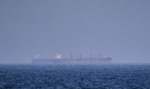 Iran siết kiểm soát eo biển Hormuz, tàu trả phí mới được ưu tiên