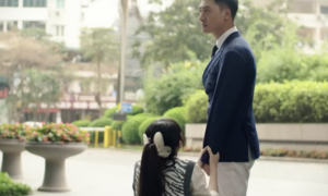 Gây tranh cãi với cảnh quỳ gối trong phim giờ vàng VTV, nữ diễn viên 25 tuổi nói gì?