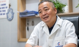 PGS.TS Nguyễn Lân Hiếu chỉ ra nghịch lý bệnh viện tư quá tải và gánh nặng chi phí y tế