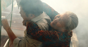 Nữ NSƯT gây bất ngờ khi đu dây trên cao, đóng cảnh mạo hiểm ở tuổi 81