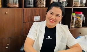 Nữ y sĩ ép tim, giành giật sự sống cho thanh niên 27 tuổi ngã quỵ giữa sân bay