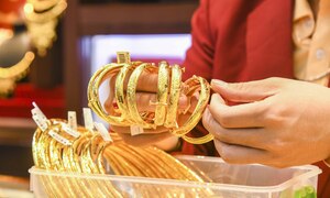 Giá vàng hôm nay 24/4: Giảm mạnh, mất ngưỡng 4.700 USD/ounce