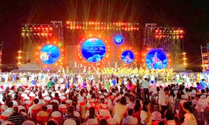 Khai mạc Festival Du lịch Cửa Lò 2026: Rực rỡ sắc màu, thu hút hàng vạn du khách