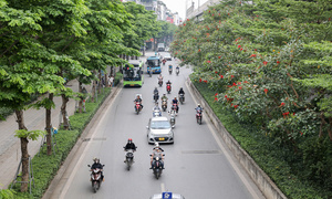 Nội đô 'dễ thở', cửa ngõ Hà Nội ùn ứ trong ngày đầu nghỉ lễ