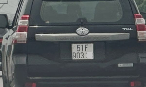 CSGT xác minh ô tô biển trắng gắn còi hú, đèn xoay đi nhanh trên cao tốc