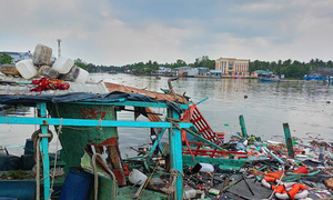 An Giang: Cháy nổ tàu cá khi bốc dỡ hàng ở bến phà Tắc Cậu, 7 người bị thương