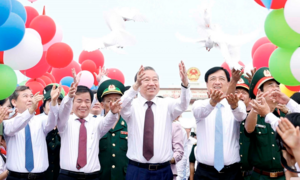 Tổng Bí thư, Chủ tịch nước dự Lễ thượng cờ 'Thống nhất non sông' tại Quảng Trị