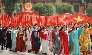 Sau tranh cãi 'lúa chín không cúi đầu', dân mạng 'đào lại' bài hát yêu nước triệu view của Bùi Trường Linh