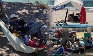 Ngày đầu nghỉ lễ, người dân trải bạt, mắc võng la liệt chờ tắm biển ở TP.HCM