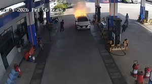 Video: Khoảnh khắc ô tô bốc cháy ngùn ngụt ở cây xăng khiến 2 người tử vong