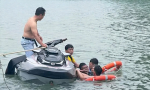 Nhân chứng kể phút lao xuống cứu vận động viên flyboard gặp nạn ở Ninh Bình