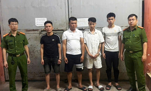 Bắt nhóm thanh niên cướp gần 2kg vàng của người nước ngoài