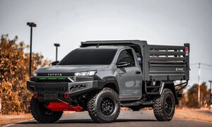 Bản độ Toyota Hilux thành xe ben tự đổ gây chú ý nhờ tính thực dụng