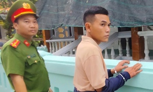 Gây 4 vụ trộm trong một đêm, gã đàn ông chống trả khi bị công an vây bắt