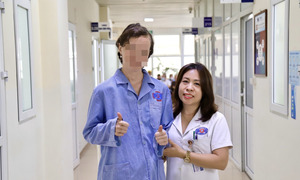 Bác sĩ Việt cứu nữ bệnh nhân Nga khỏi nguy cơ liệt vì khối u não khổng lồ