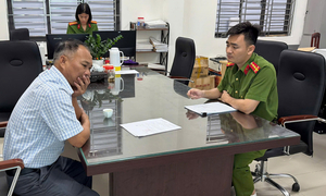 Khởi tố người đàn ông gửi 31 đơn tố cáo sai sự thật để ép con nợ trả gần 4 tỷ
