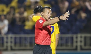 Trọng tài ngoại thổi trận chung kết ngược của HAGL