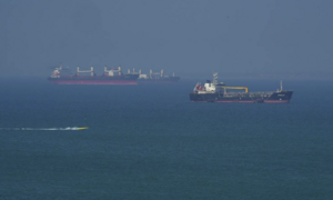 Iran sẵn sàng hỗ trợ tàu thương mại tại eo biển Hormuz