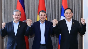 Ba Thủ tướng Việt Nam – Campuchia – Lào ăn sáng làm việc nhân Hội nghị cấp cao ASEAN 48