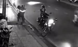 Tài xế xe ôm công nghệ chặn đầu, đánh tới tấp nam thanh niên ở TP.HCM