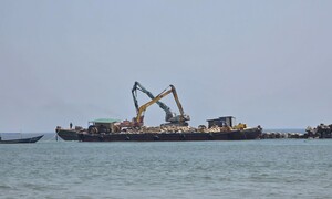 Sở NN&MT Đà Nẵng thông tin vụ sà lan đổ vật liệu xuống biển Hội An