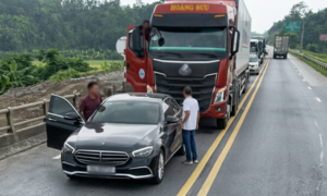 Tài xế Mercedes khai lý do chặn đầu cả dòng xe trên cao tốc Nội Bài - Lào Cai