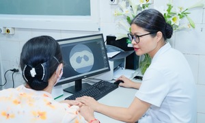 Đi khám miễn phí, hai người phát hiện nghi ung thư phổi dù không có triệu chứng