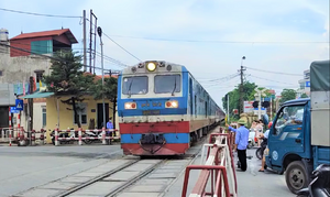 1 ngày, hàng chục vụ vi phạm vượt đường ngang tàu hỏa