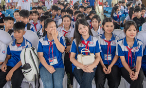 Ngày cuối trải nghiệm VR ở Nghệ An, nhiều người vẫn kiên nhẫn chờ đến lượt