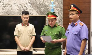 Phá đường dây trung chuyển hàng giả nhãn hiệu Nike, Rolex, Chanel ở Lạng Sơn