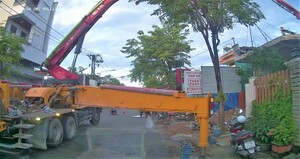 Cần bơm bê tông gãy đổ, 3 người thương vong ở Gia Lai