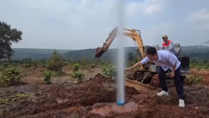 'Vòi rồng' cao 15m ở Gia Lai: Hiểm họa rò rỉ khí độc vẫn âm ỉ dưới lòng đất