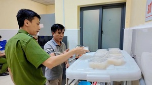 Thu giữ gần 11.000 hũ yến sào giả chuẩn bị tung ra thị trường