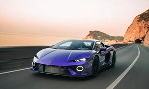 CEO Lamborghini: Siêu xe điện chưa thể thay thế cảm xúc của động cơ xăng