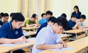 Đề Văn lớp 10 trường chuyên gây tranh cãi, chuyên gia chỉ ra điểm bất hợp lý
